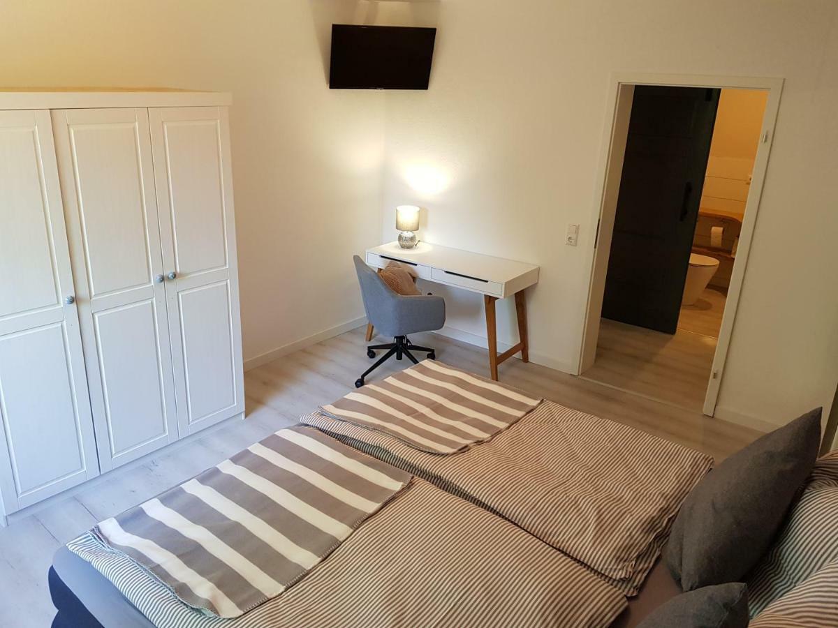 Grosse, Helle Ferienwohnung Mit 2 Balkonen Auf Dem Bauernhof In Der Lueneburger Heide Oetzen Exterior photo